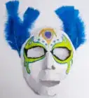 fabriquer un masque en papier mâché