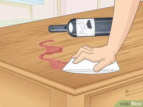 Image intitulée Remove a Red Wine Stain from a Hardwood Floor or Table Step 1