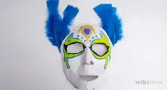 fabriquer un masque en papier mâché