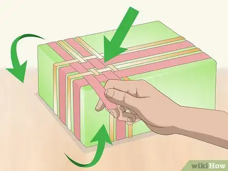 Image intitulée Tie a Ribbon Around a Box Step 22