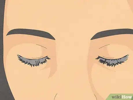 Image intitulée Make Eyelashes Longer with Vaseline Step 10