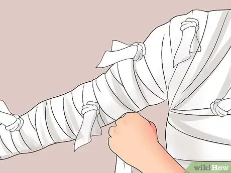 Image intitulée Make a Mummy Costume Step 17