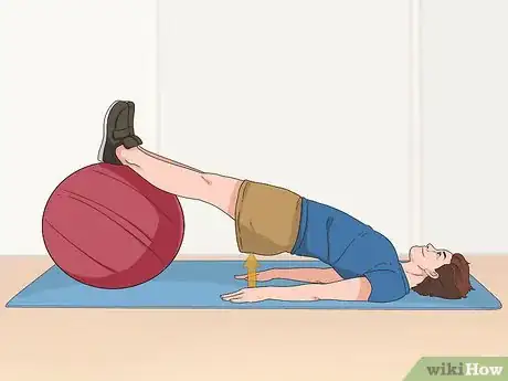 Image intitulée Use an Exercise Ball to Help with Lower Back Pain Step 4