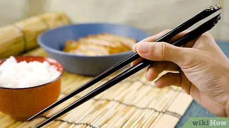 Image intitulée Hold Chopsticks Step 2
