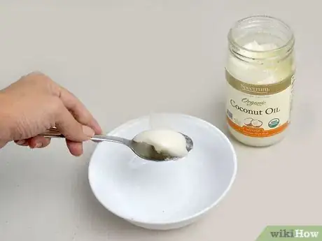 Image intitulée Use Coconut Oil on Your Hair and Skin Step 3