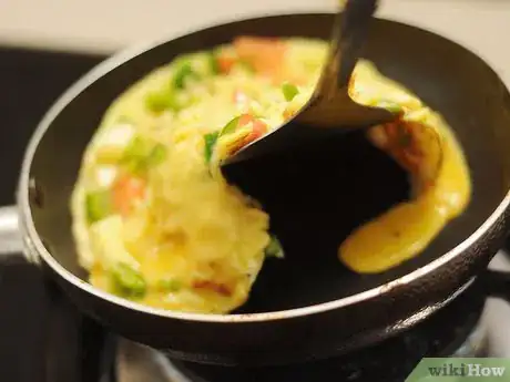 Image intitulée Make a Fluffy 3 Egg Omelette Step 10