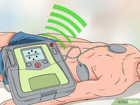Image intitulée Use a Defibrillator Step 9