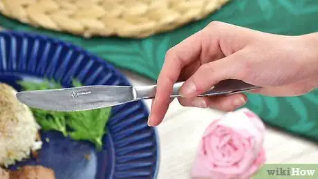 Image intitulée Use a Fork and Knife Step 8