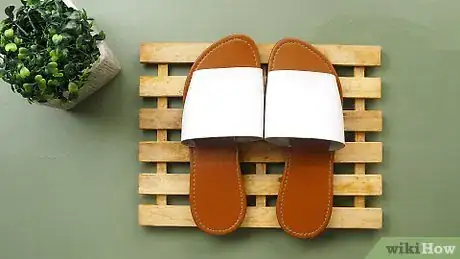 Image intitulée Clean Leather Sandals Step 5