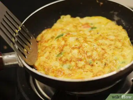 Image intitulée Make a Fluffy 3 Egg Omelette Step 12