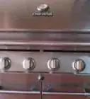 nettoyer un barbecue à gaz extérieur