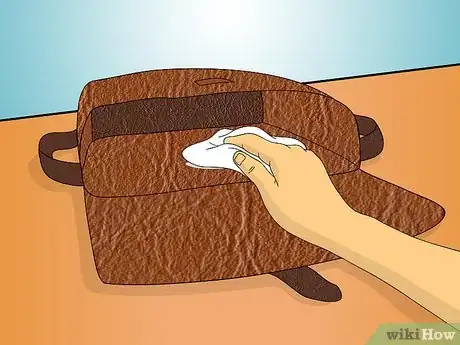 Image intitulée Remove Smell from an Old Leather Bag Step 5