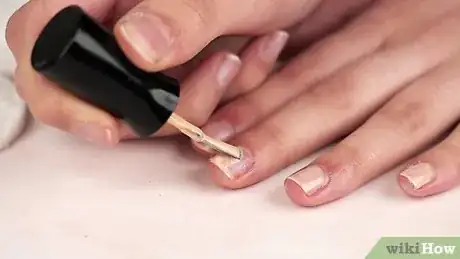 Image intitulée Buff Your Nails Step 11