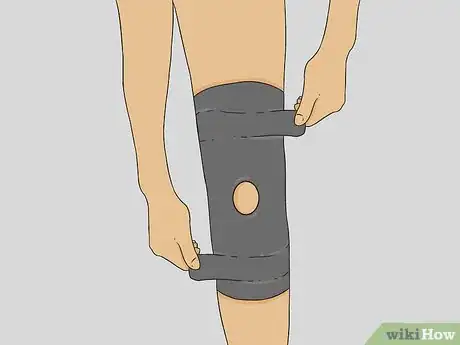 Image intitulée Wear a Knee Brace Step 4