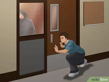 Image intitulée Disarm a Criminal with a Handgun Step 10