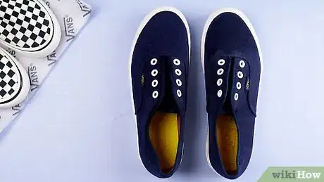 Image intitulée Wash Black and White Vans Step 14