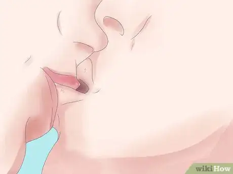 Image intitulée Bite Someone's Lip Step 4