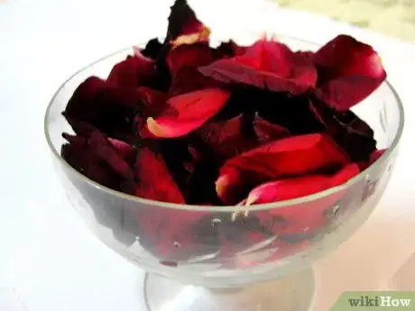 Image intitulée Make Rose Petal Perfume Step 2