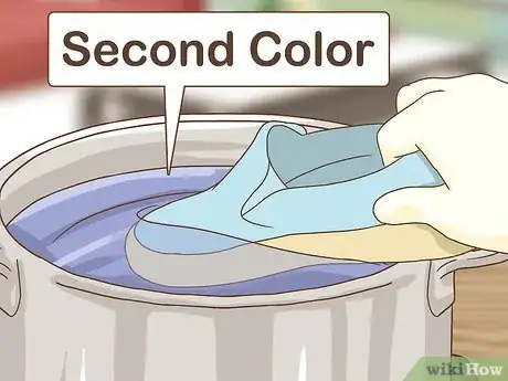 Image intitulée Dye Canvas Shoes Step 11