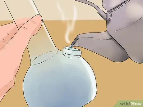 Image intitulée Use a Water Bong Step 30