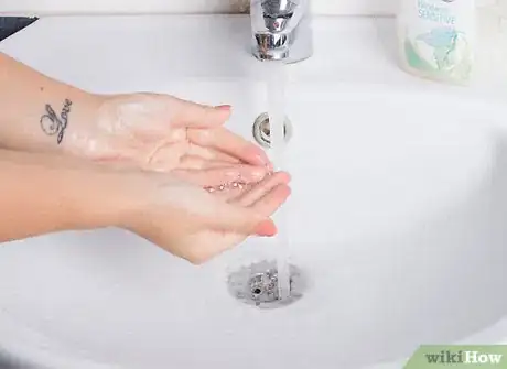 Image intitulée Remove the Smell of Bleach from Your Hands Step 10