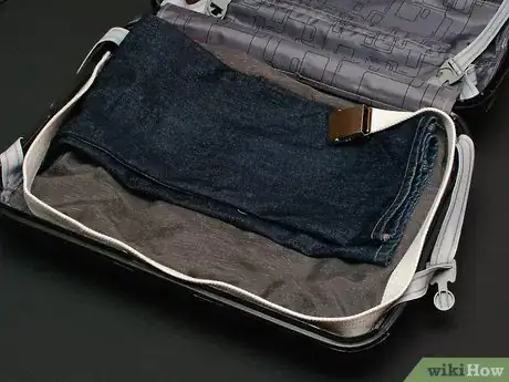 Image intitulée Pack Your Carry on Bag Step 14