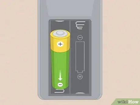 Image intitulée Put Batteries in Correctly Step 9