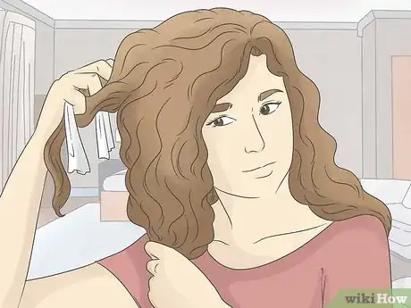 Image intitulée Get Curly Hair Without a Perm Step 6