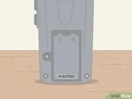 Image intitulée Put Batteries in Correctly Step 5