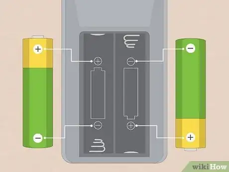 Image intitulée Put Batteries in Correctly Step 8