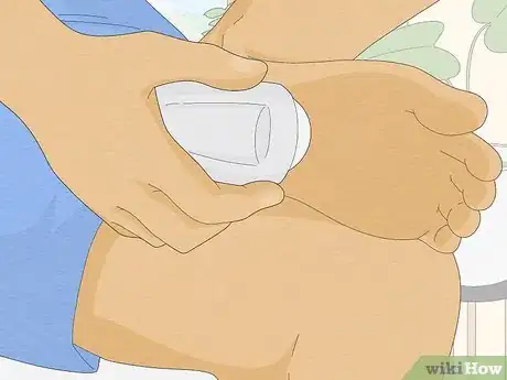 Image intitulée Control Foot Odor with Baking Soda Step 16