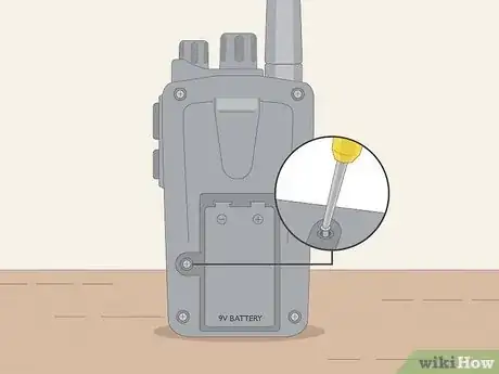 Image intitulée Put Batteries in Correctly Step 4