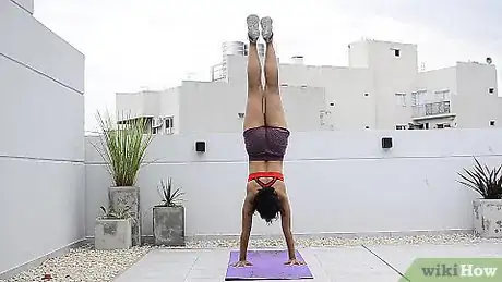 Image intitulée Hold a Handstand Step 7