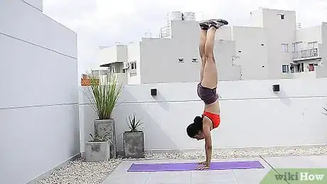 Image intitulée Hold a Handstand Step 6