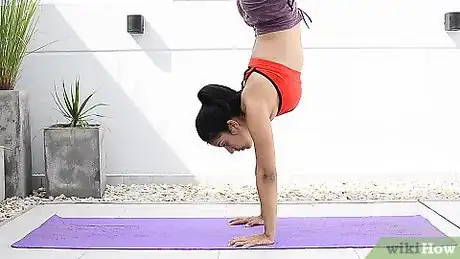 Image intitulée Hold a Handstand Step 3