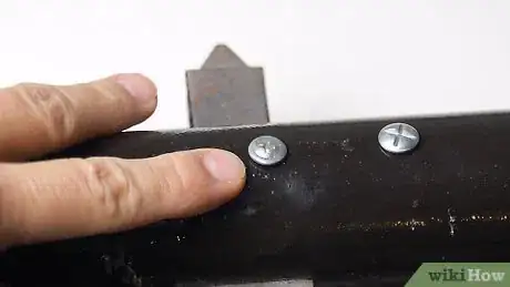 Image intitulée Unscrew a Screw Without a Screwdriver Step 1