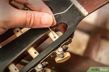 Image intitulée Change Classical Guitar Strings Step 6
