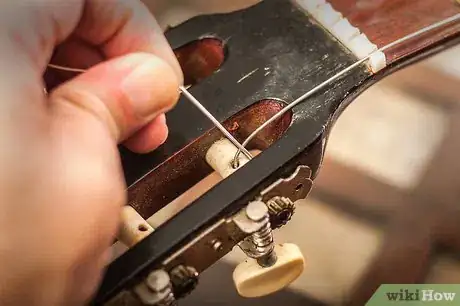 Image intitulée Change Classical Guitar Strings Step 8