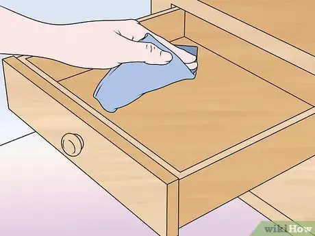 Image intitulée Clean Old Wooden Furniture Step 3
