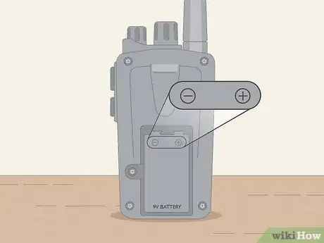 Image intitulée Put Batteries in Correctly Step 1