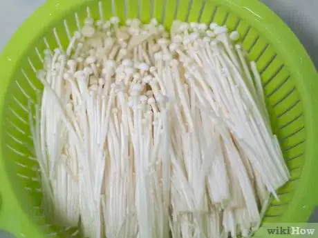 Image intitulée Cook Enoki Mushrooms Step 6