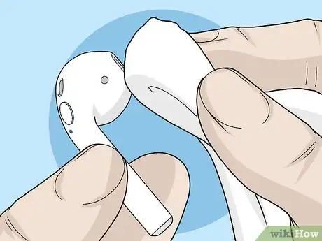 Image intitulée Stop Airpods from Falling Out Step 1