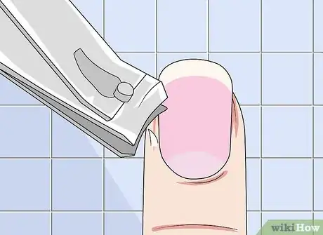 Image intitulée Use Nail Clippers Step 13