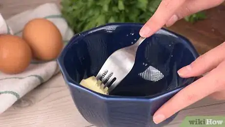 Image intitulée Make Scrambled Eggs in a Microwave Step 1