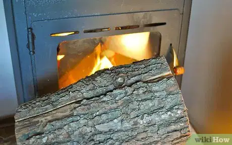 Image intitulée Light a Fire in a Fireplace Step 9