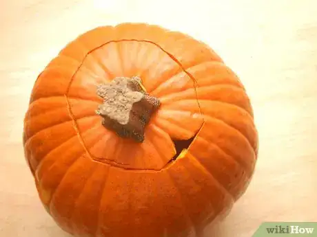 Image intitulée Light a Pumpkin for Halloween Step 3