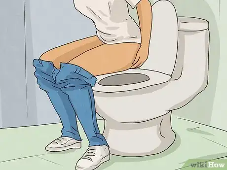 Image intitulée Poop While Standing up at a Toilet Step 4