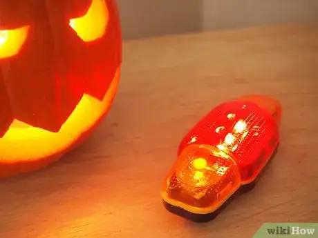 Image intitulée Light a Pumpkin for Halloween Step 5