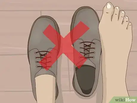Image intitulée Buy Waterproof Shoes Step 14