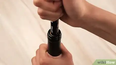 Image intitulée Open a Wine Bottle Without a Corkscrew Step 4